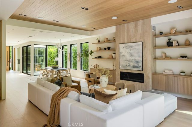 4245 Bellaire Avenue, Studio City, CA 91604