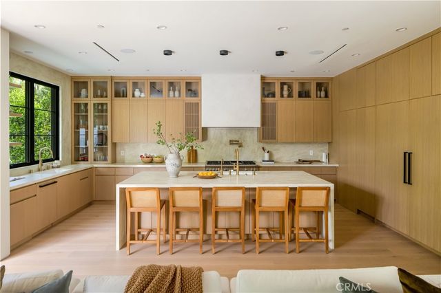 4245 Bellaire Avenue, Studio City, CA 91604