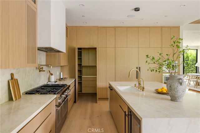 4245 Bellaire Avenue, Studio City, CA 91604