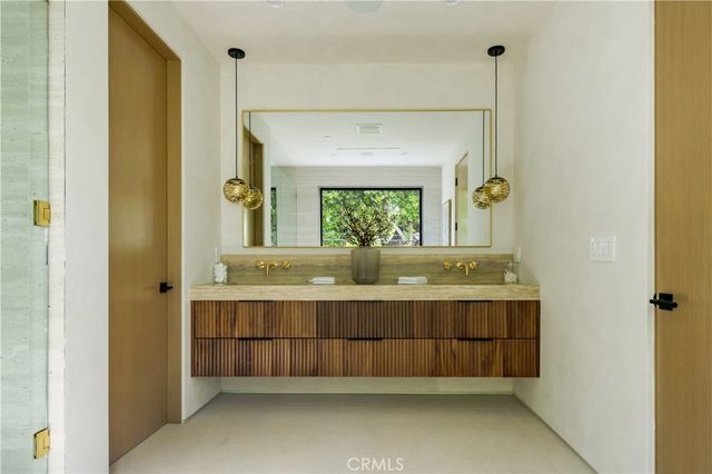 4245 Bellaire Avenue, Studio City, CA 91604