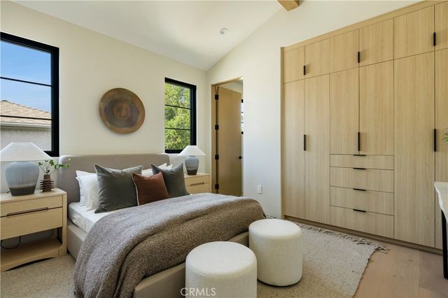 4245 Bellaire Avenue, Studio City, CA 91604