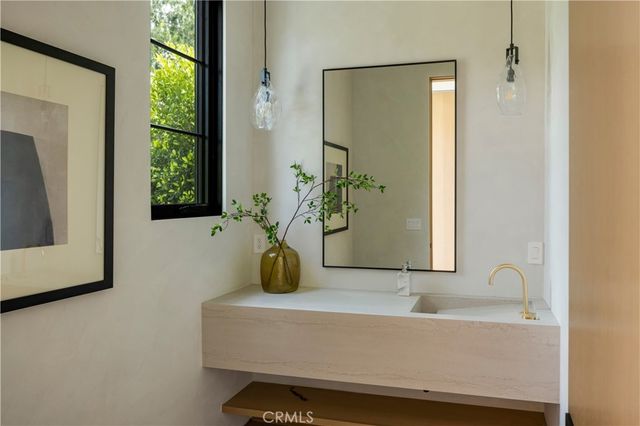 4245 Bellaire Avenue, Studio City, CA 91604