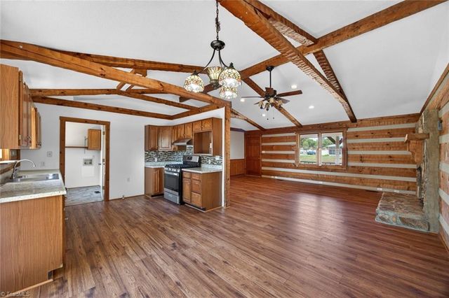 7000 Oakridge Drive, Lexington, NC 27295