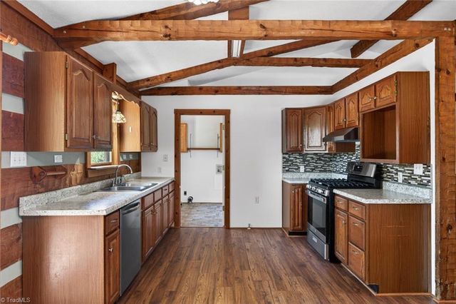 7000 Oakridge Drive, Lexington, NC 27295
