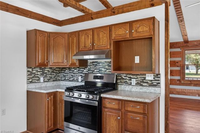 7000 Oakridge Drive, Lexington, NC 27295