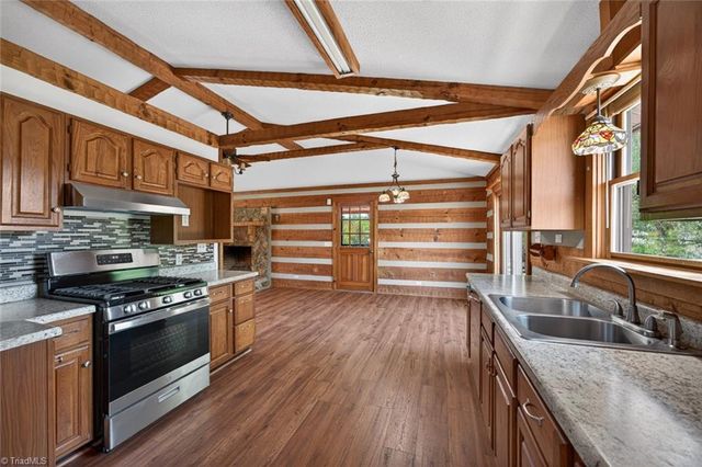 7000 Oakridge Drive, Lexington, NC 27295