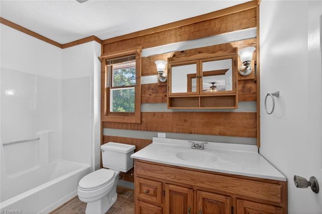 7000 Oakridge Drive, Lexington, NC 27295