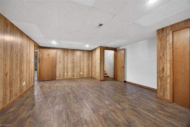 7000 Oakridge Drive, Lexington, NC 27295