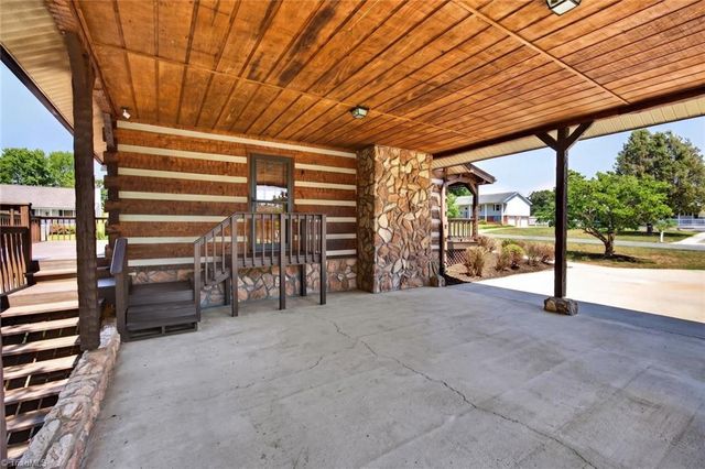 7000 Oakridge Drive, Lexington, NC 27295