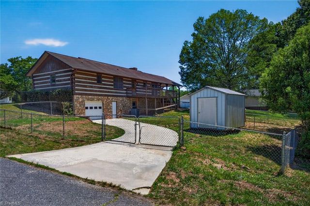7000 Oakridge Drive, Lexington, NC 27295