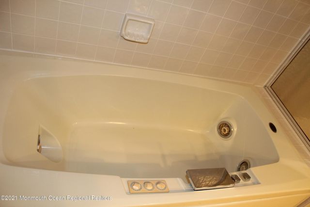 210 Spinnakers Cv, Toms River, NJ 08753