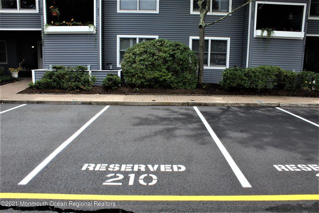 210 Spinnakers Cv, Toms River, NJ 08753