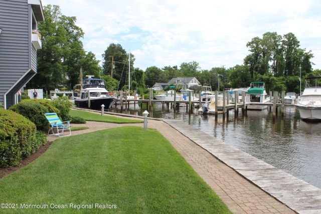 210 Spinnakers Cv, Toms River, NJ 08753