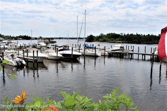 210 Spinnakers Cv, Toms River, NJ 08753