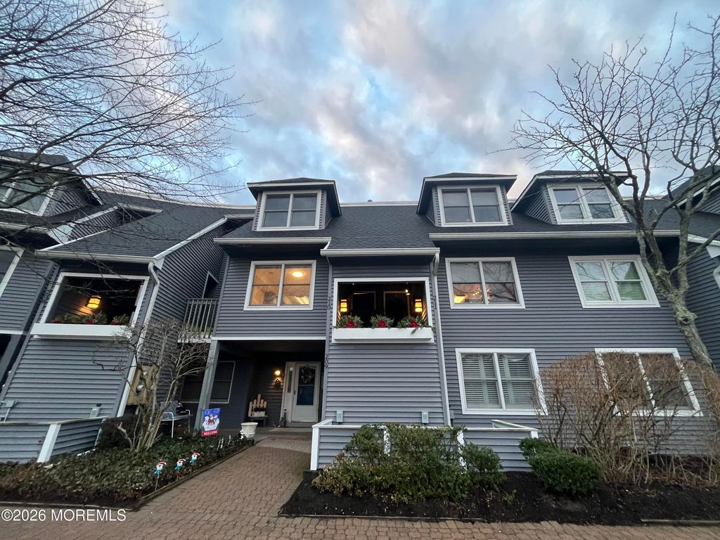 210 Spinnakers Cv, Toms River, NJ 08753