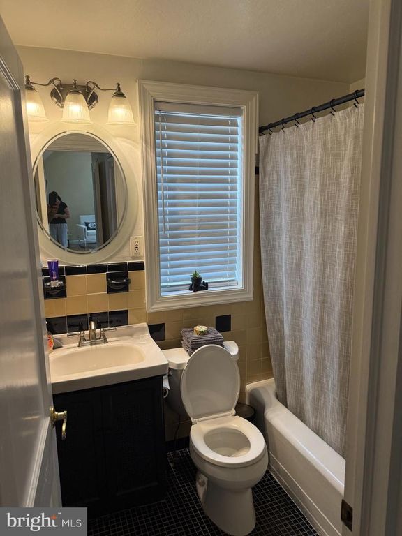 29 PLEASANT RD, Broomall, PA 19008