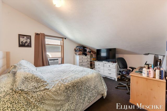 10207 Poplar Drive NE, Rockford, MI 49341