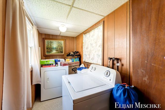 10207 Poplar Drive NE, Rockford, MI 49341