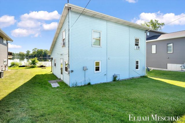 10207 Poplar Drive NE, Rockford, MI 49341