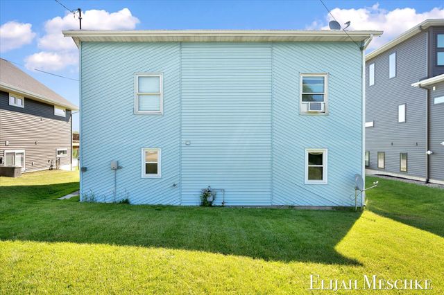 10207 Poplar Drive NE, Rockford, MI 49341
