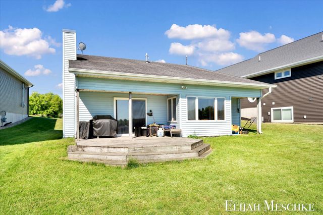 10207 Poplar Drive NE, Rockford, MI 49341