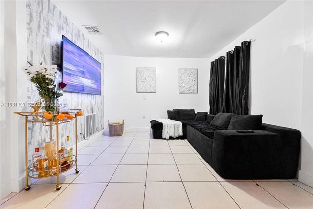 317 W 36th St 317, Hialeah, FL 33012