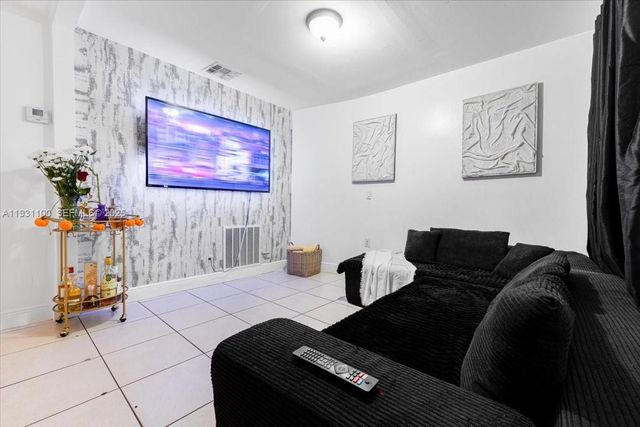 317 W 36th St 317, Hialeah, FL 33012