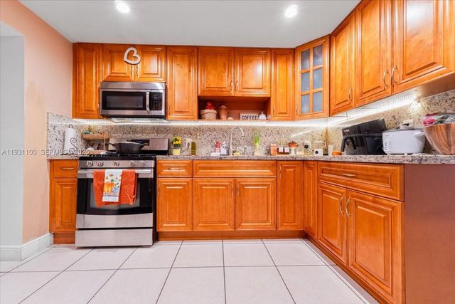 317 W 36th St 317, Hialeah, FL 33012