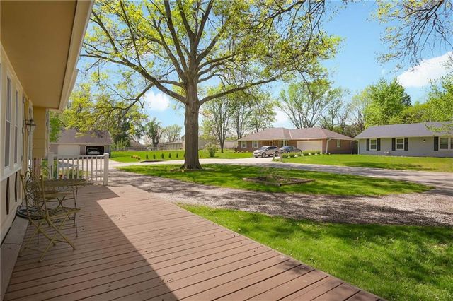 201 20th Avenue, Greenwood, MO 64034