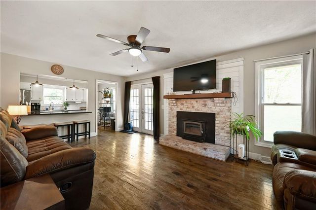 201 20th Avenue, Greenwood, MO 64034