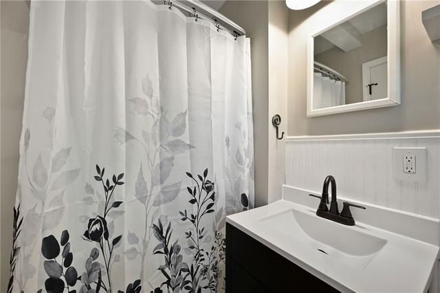 201 20th Avenue, Greenwood, MO 64034