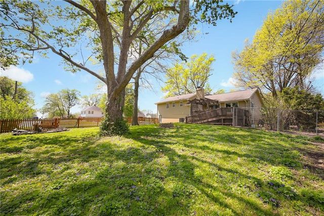 201 20th Avenue, Greenwood, MO 64034