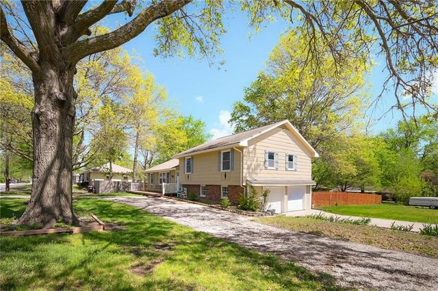 201 20th Avenue, Greenwood, MO 64034