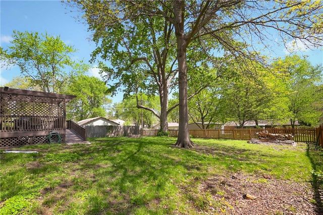 201 20th Avenue, Greenwood, MO 64034