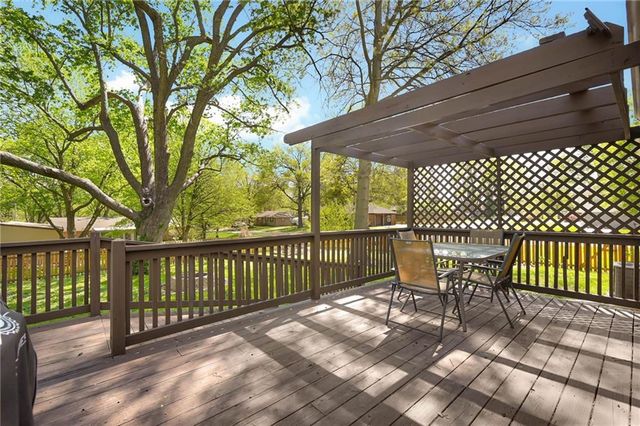 201 20th Avenue, Greenwood, MO 64034