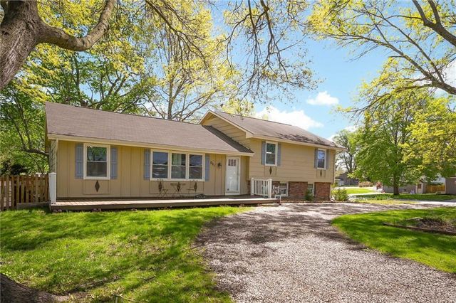 201 20th Avenue, Greenwood, MO 64034