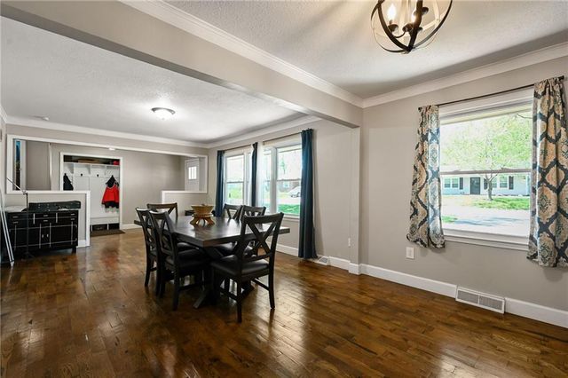 201 20th Avenue, Greenwood, MO 64034
