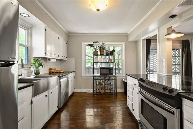 201 20th Avenue, Greenwood, MO 64034