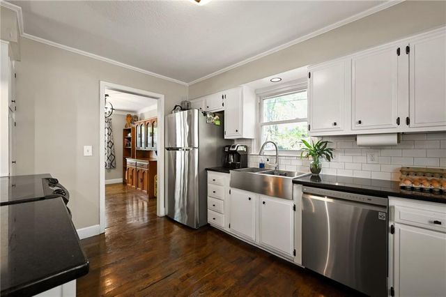 201 20th Avenue, Greenwood, MO 64034
