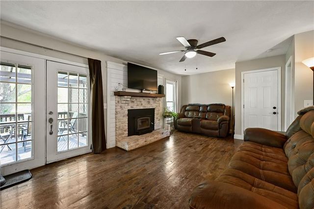 201 20th Avenue, Greenwood, MO 64034