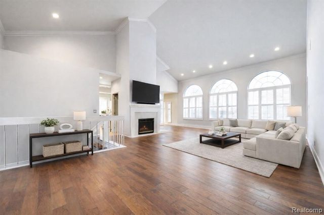 47343 Rail Drive, Shelby Twp, MI 48315