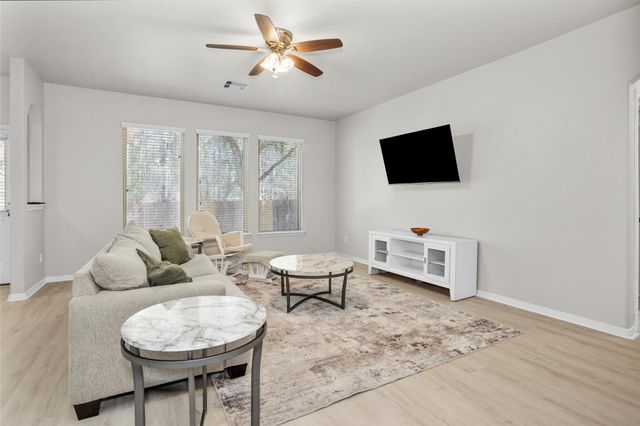 9587 E Woodmark, Conroe, TX 77304