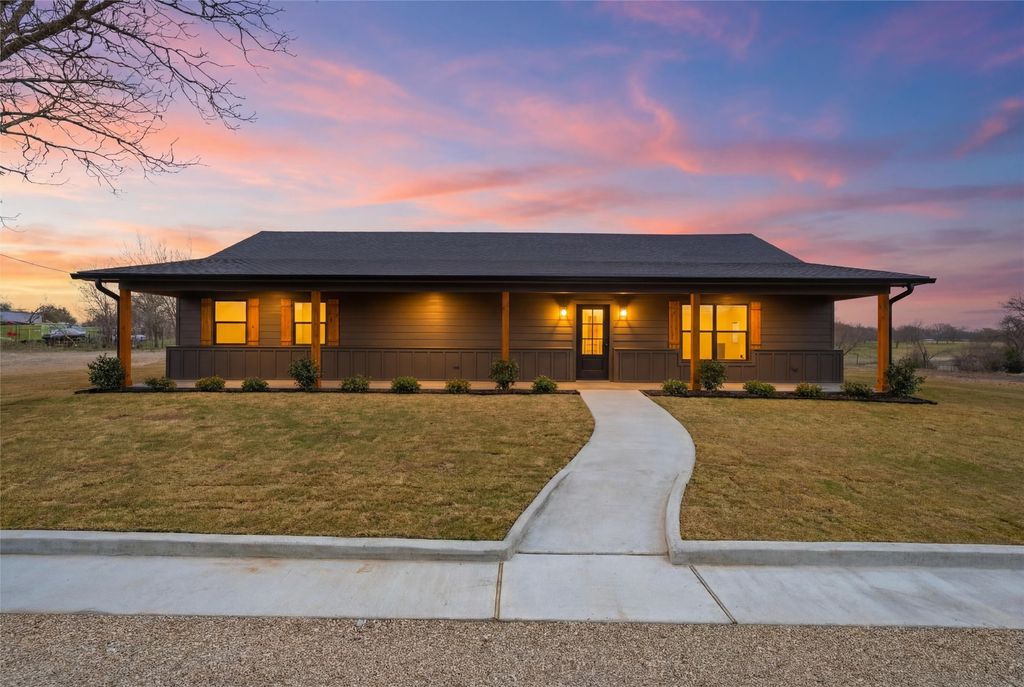 2303 Pilgrim Lane, Lorena, TX 76655