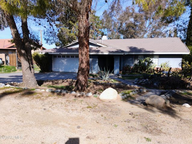 13205 W Avenue W, Pearblossom, CA 93553