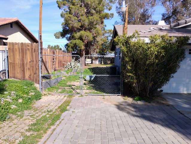13205 W Avenue W, Pearblossom, CA 93553