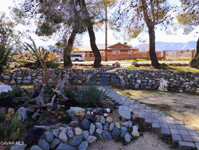 13205 W Avenue W, Pearblossom, CA 93553