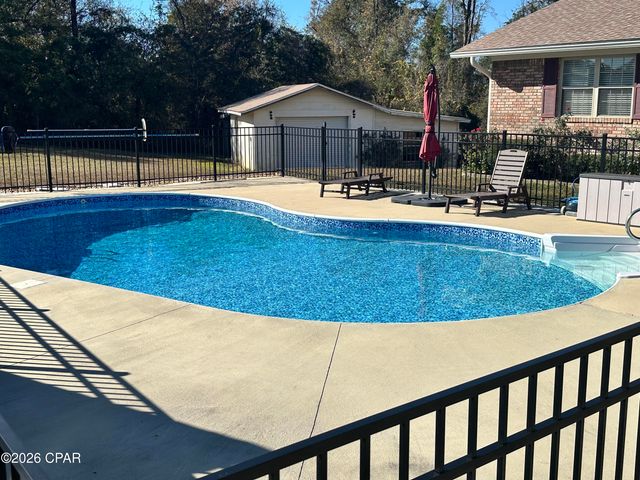 7426 Berry Drive, Grand Ridge, FL 32442