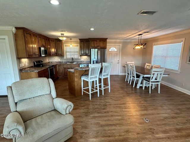 7426 Berry Drive, Grand Ridge, FL 32442