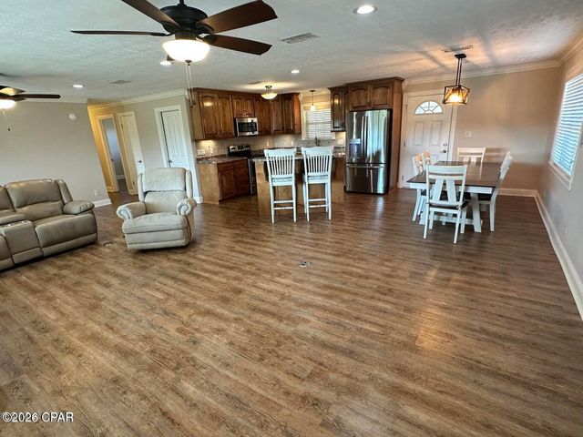 7426 Berry Drive, Grand Ridge, FL 32442