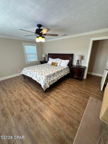 7426 Berry Drive, Grand Ridge, FL 32442